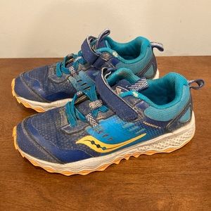 3/$7 Boys Saucony Sneakers size 12.5W 👟♥️ 👦🏻